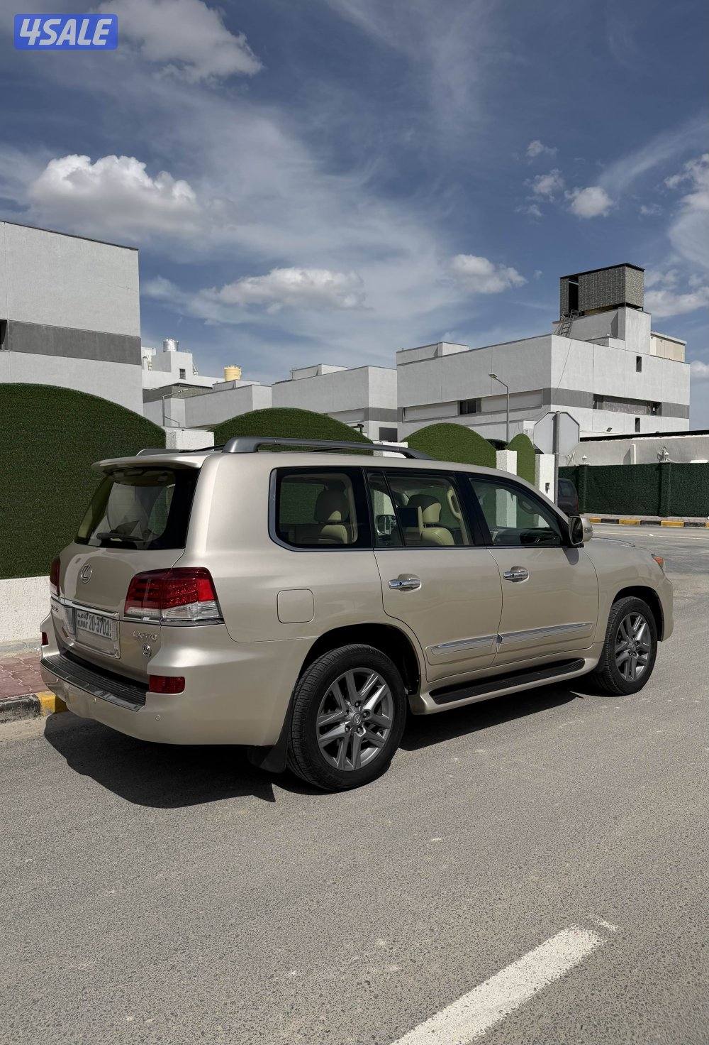 للبيع لكزس 20132