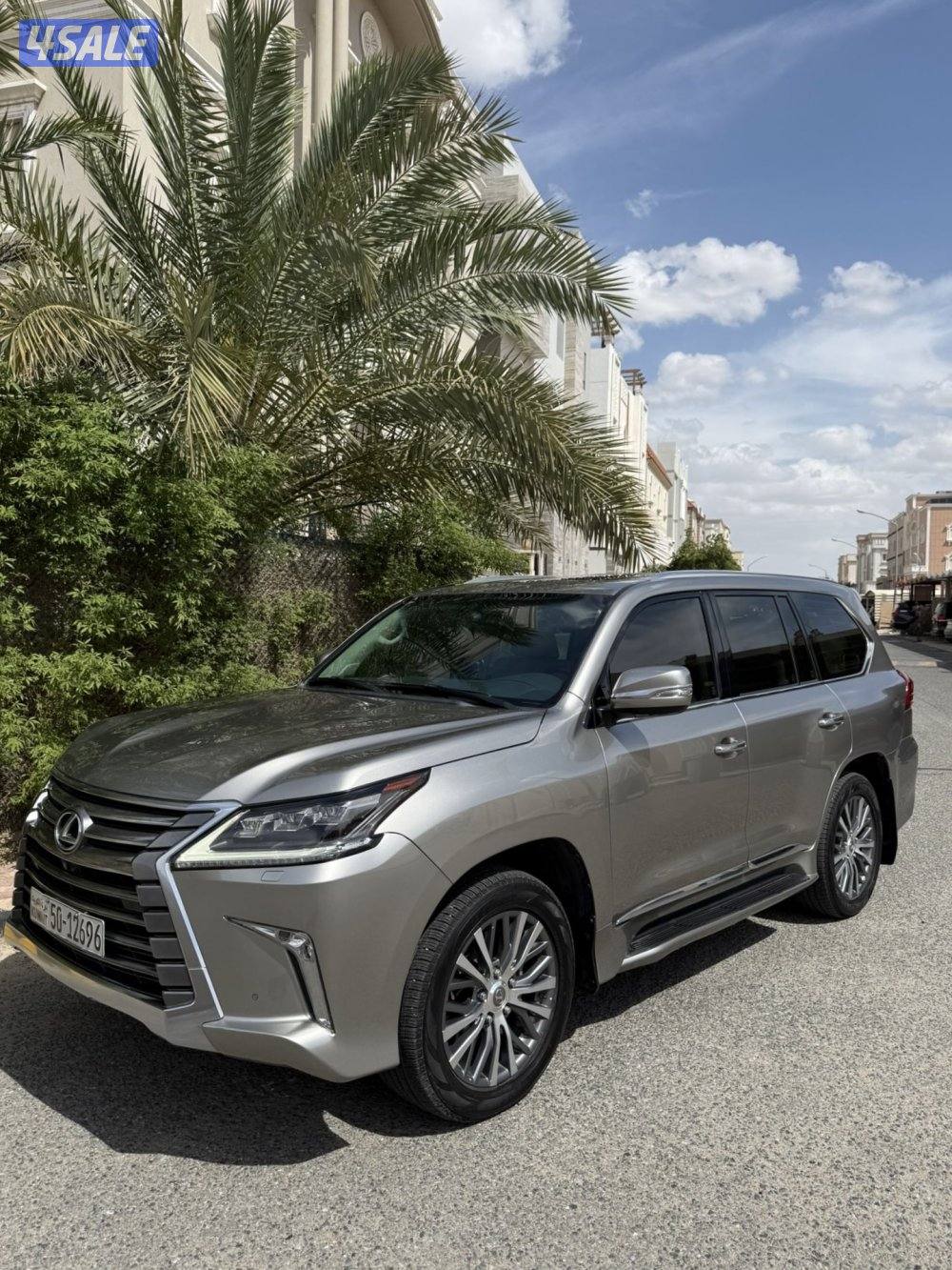 للبيع لكزس 2017 درجه ثانيه0