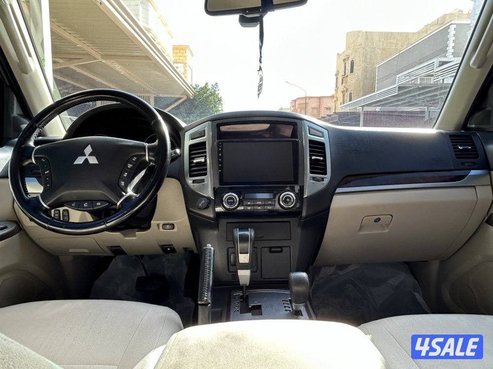 للبيع باجيرو بحالة ممتاز شرط الفحص قير، مكينة ، شاصي ، صبغ الوكالة9