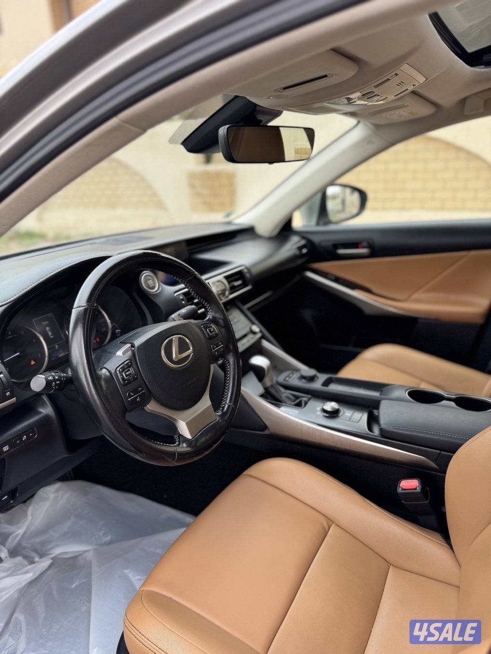 للبيع لكزس is 200t 20174