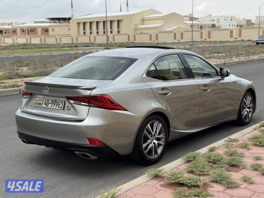 للبيع لكزس is 200t 20176