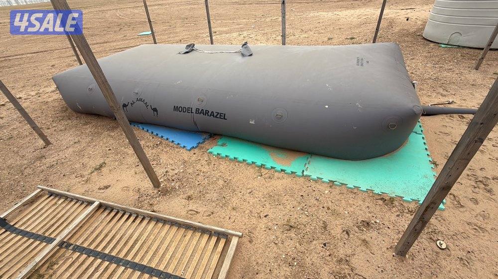 للبيع شبوك مع احواض وجربة ماي وخزان  ومخزن وظلال استخدام 4 اشهر فقط1