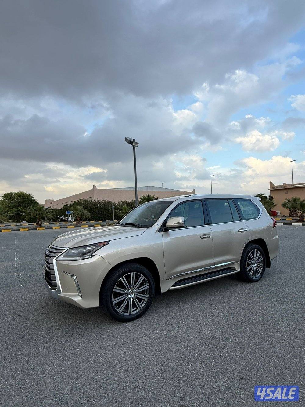 لكزس LX570 موديل ٢٠١٦ وارد الخليج له ملف في الساير1