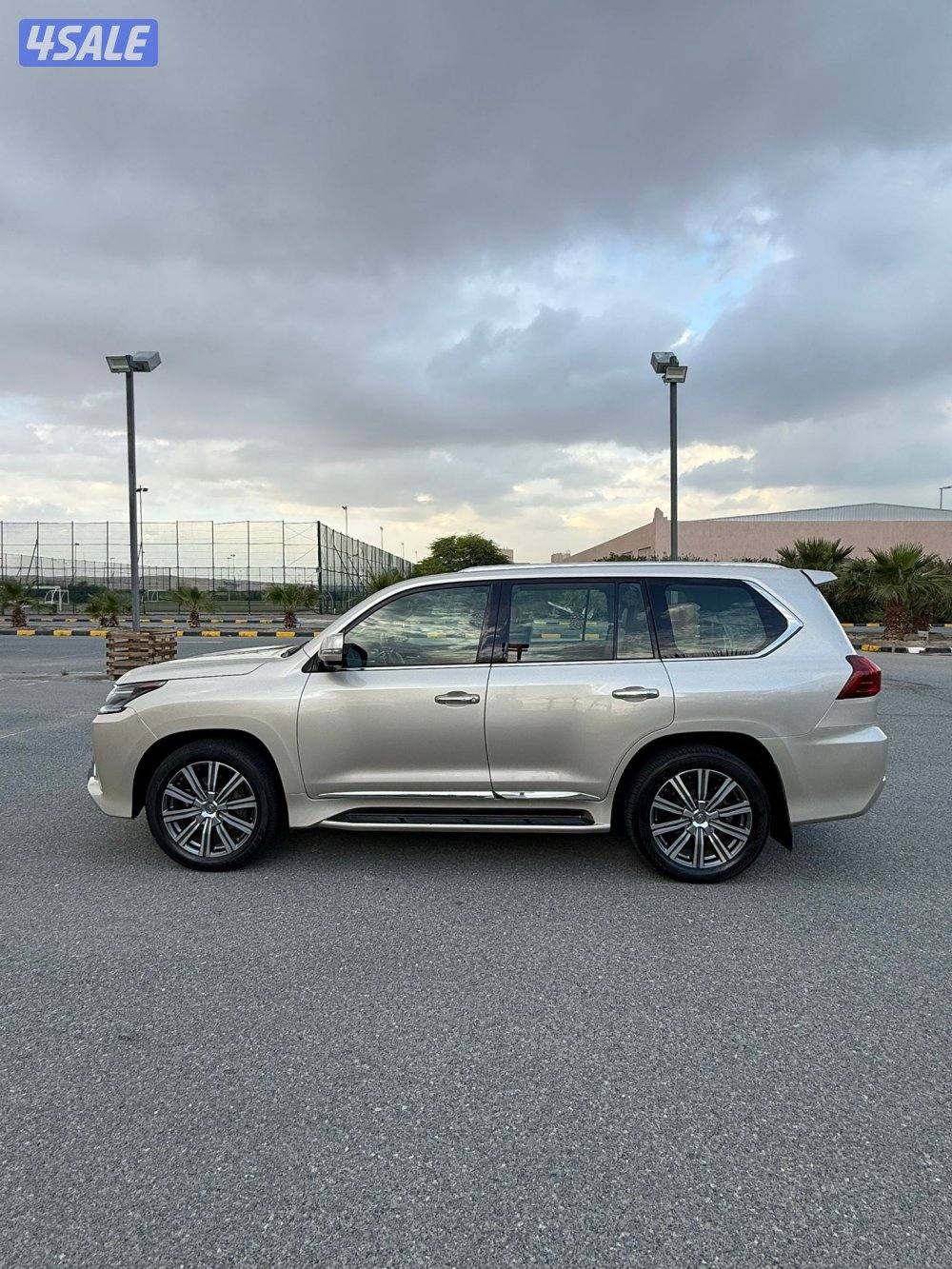 لكزس LX570 موديل ٢٠١٦ وارد الخليج له ملف في الساير2