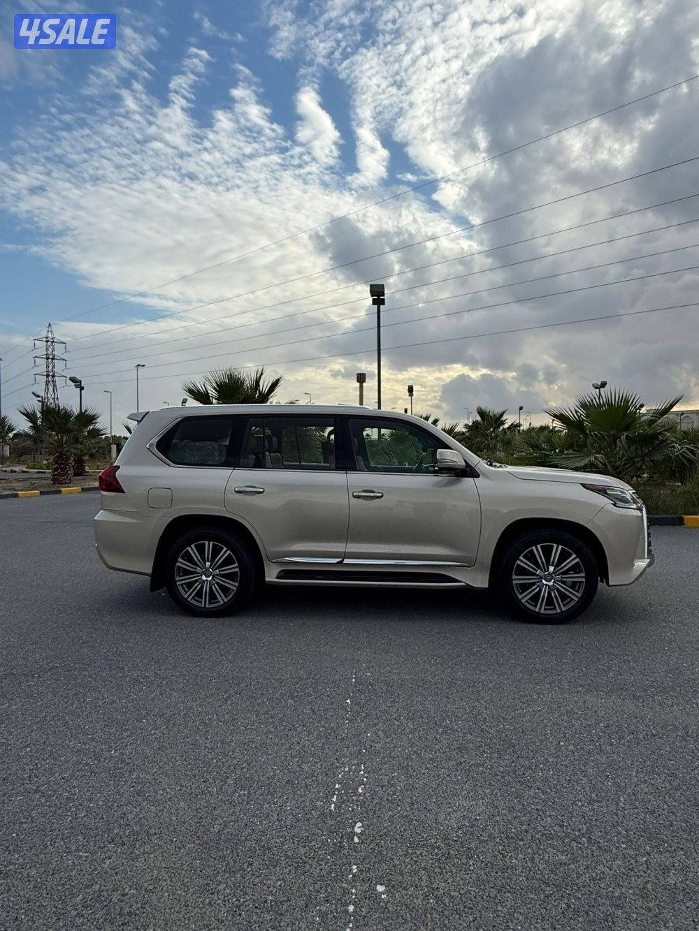 لكزس LX570 موديل ٢٠١٦ وارد الخليج له ملف في الساير3