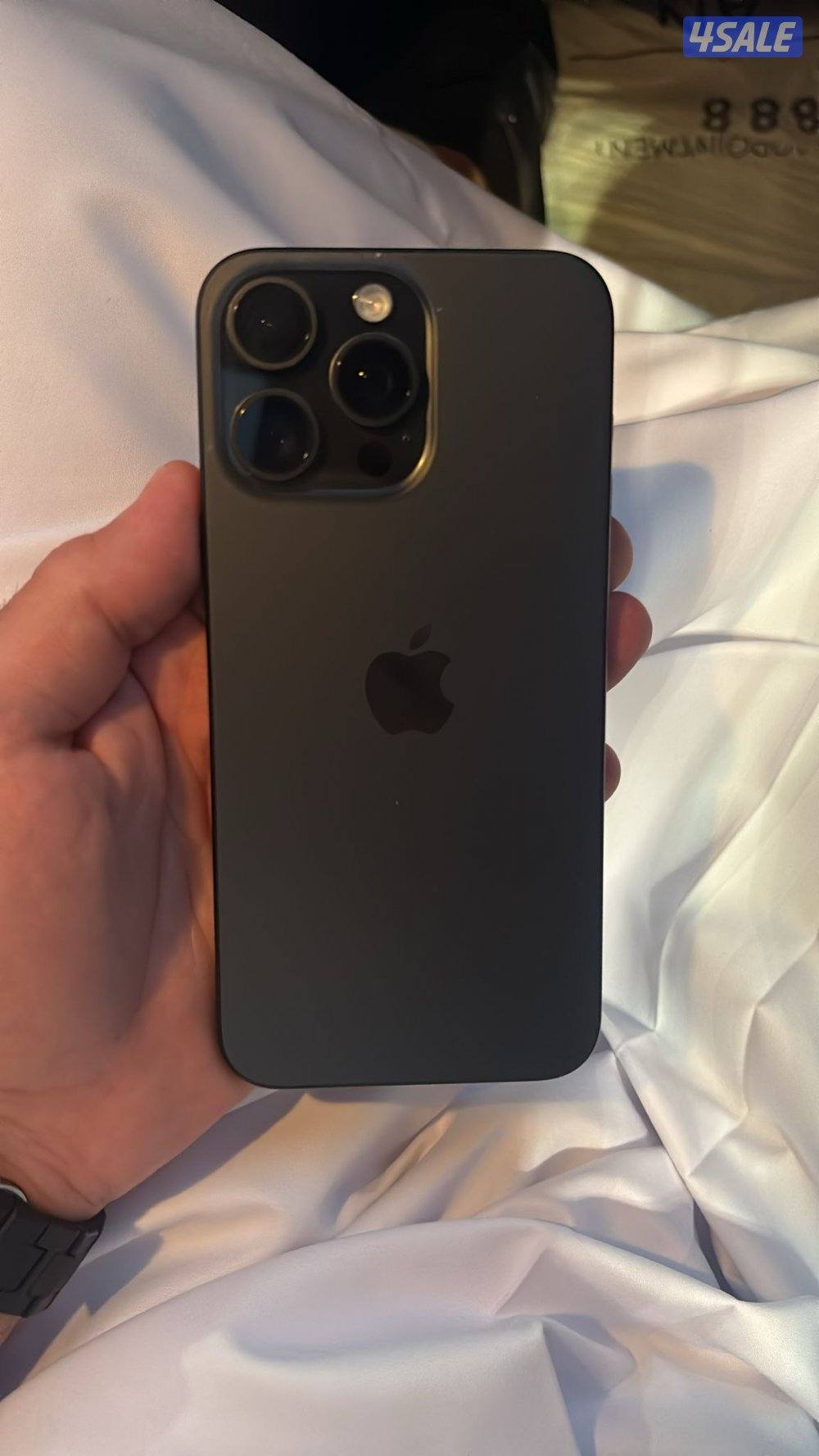 السلام عليكم للبيع ‏iPhone15 Pro Max الجهاز نظيف البطارية 88 بحالة2650