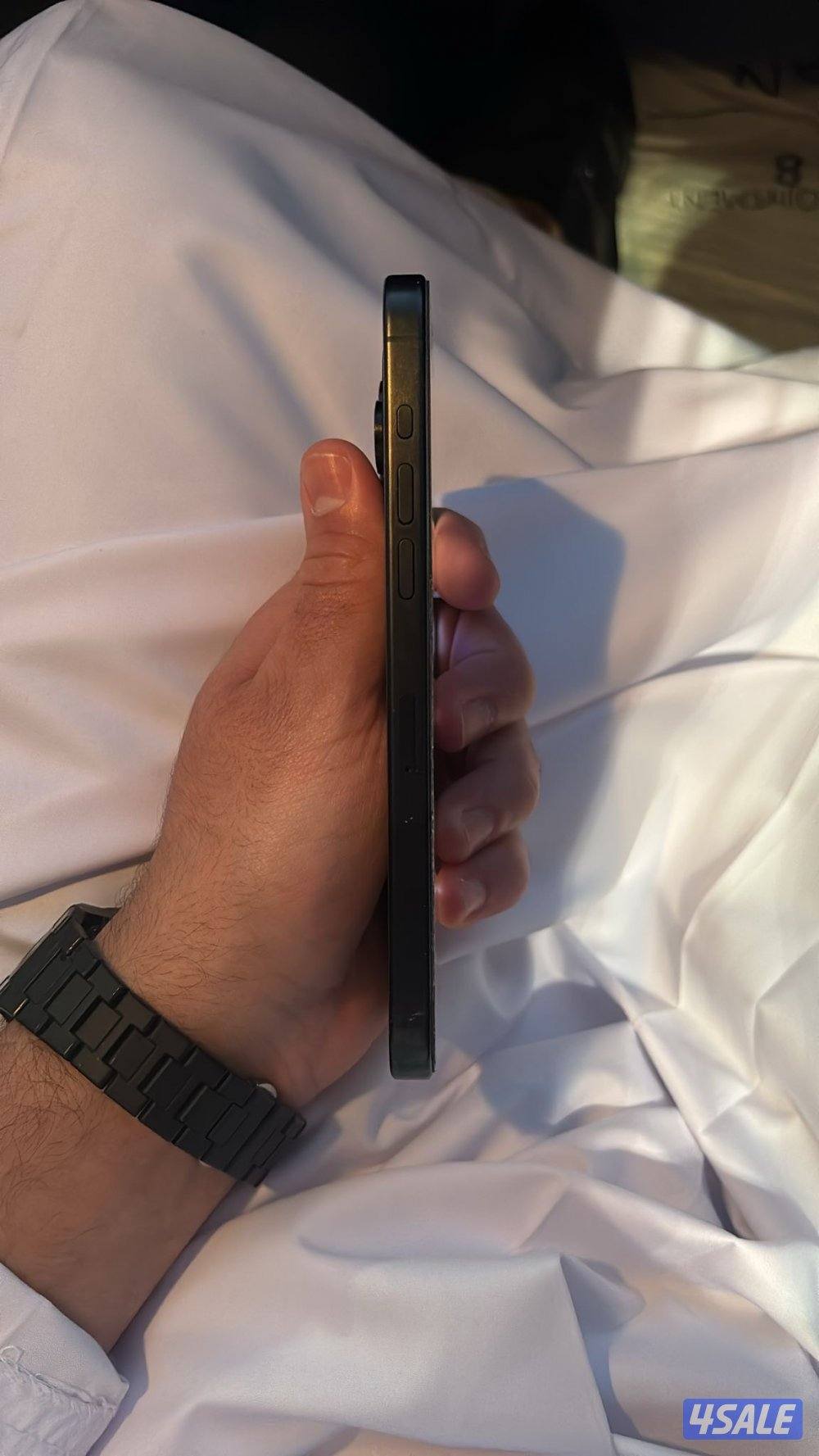 السلام عليكم للبيع ‏iPhone15 Pro Max الجهاز نظيف البطارية 88 بحالة2652