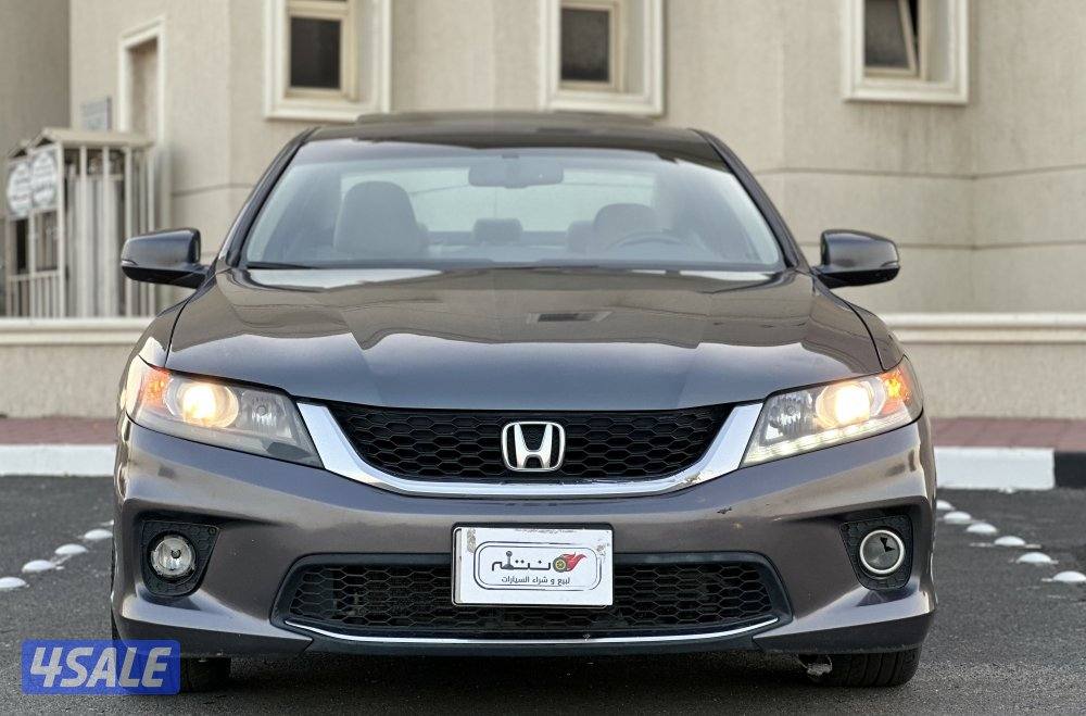 للبيع هوندا اكورد موديل 20151