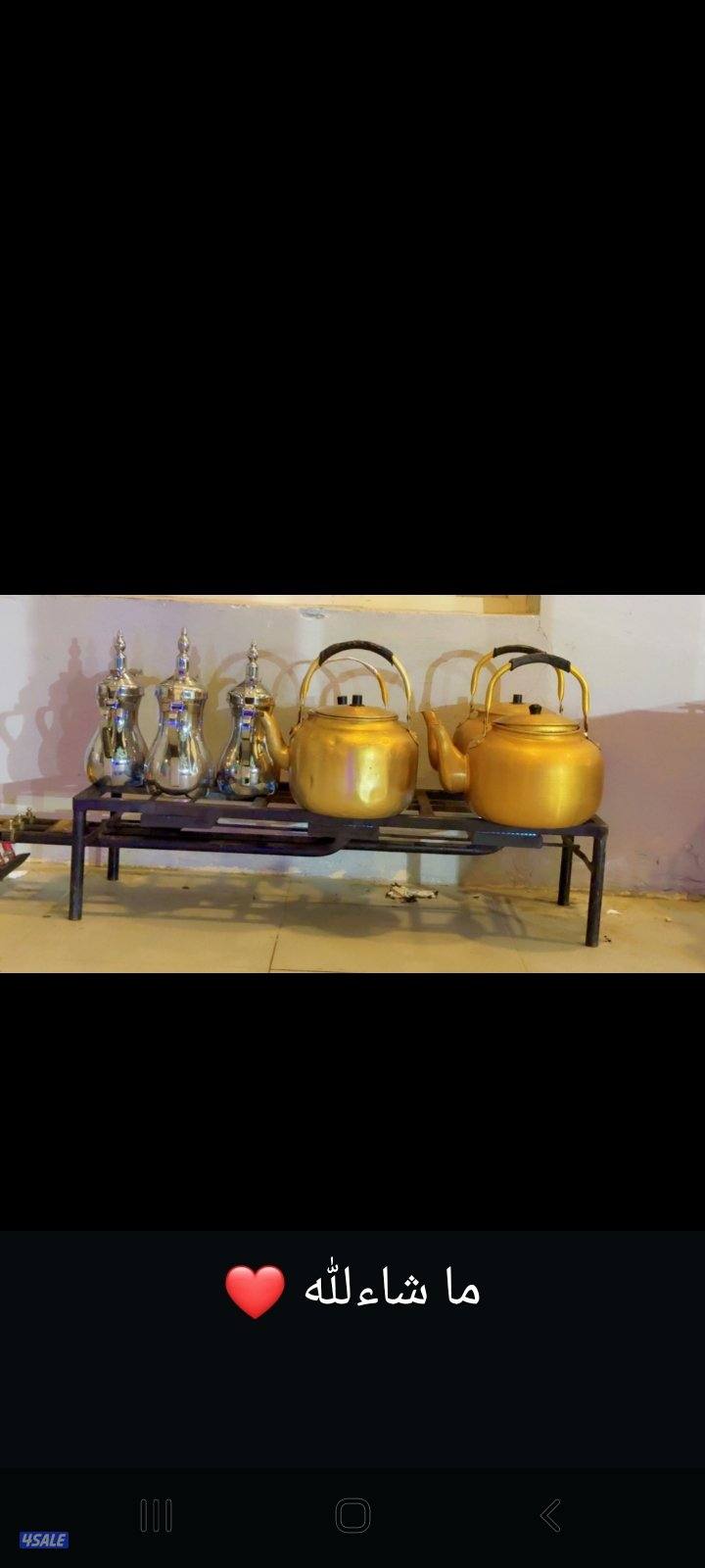 تقديم التمور والقهوة العربي بالزي الرسمي3