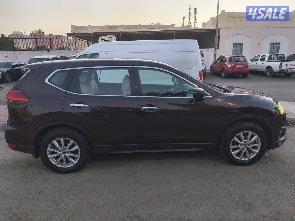 للبيع نيسان أكس تريل 2020 بني7