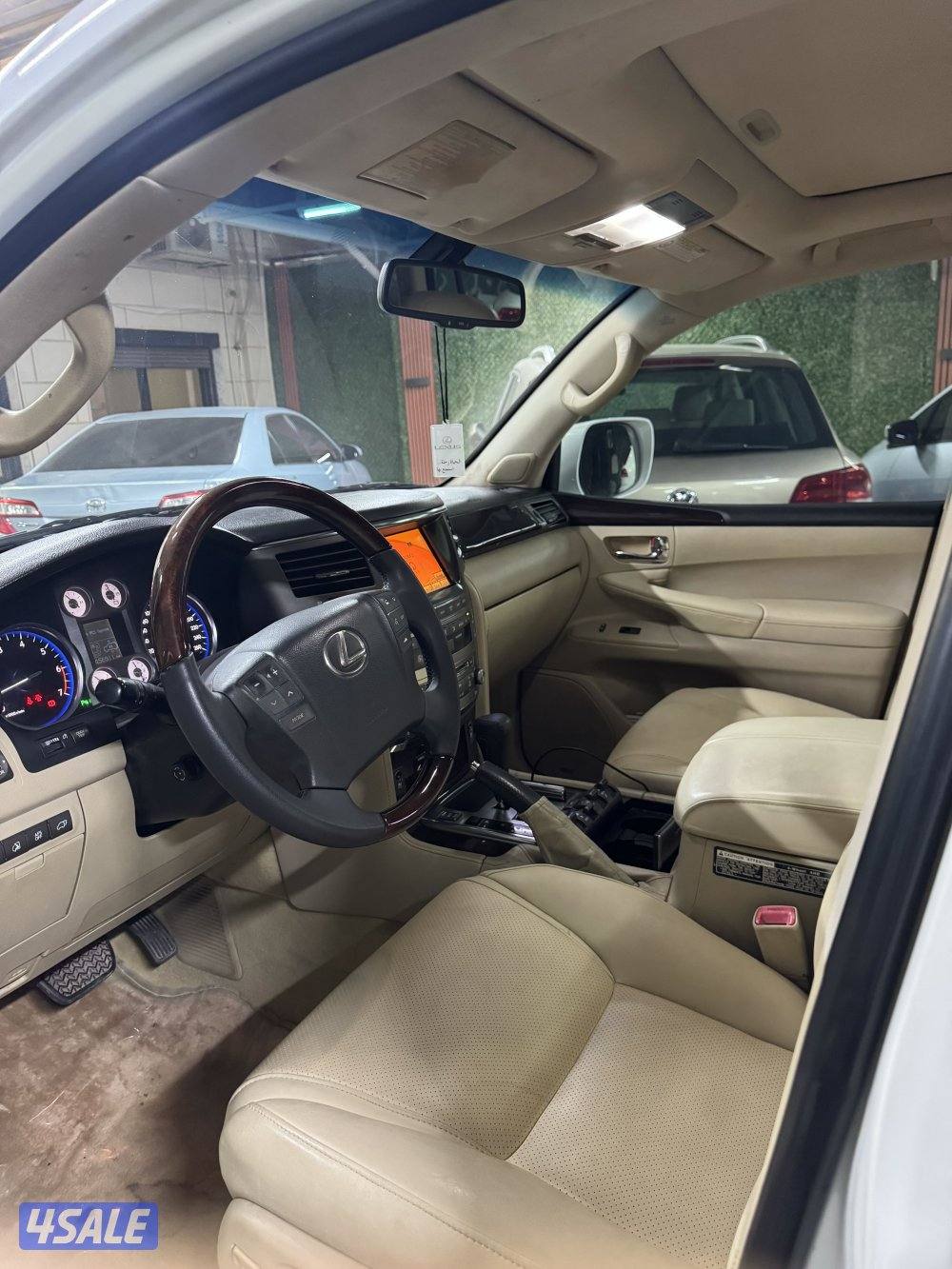 جيب لكزس 20104