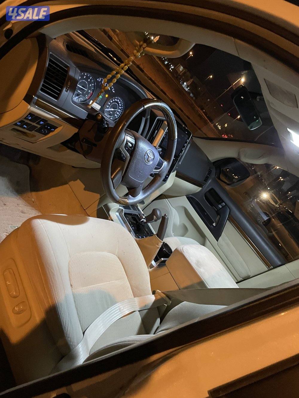 للبيع لاند كروزر2016 شرط الفحص فيه اصباغ في راس شاصي ماياثر2