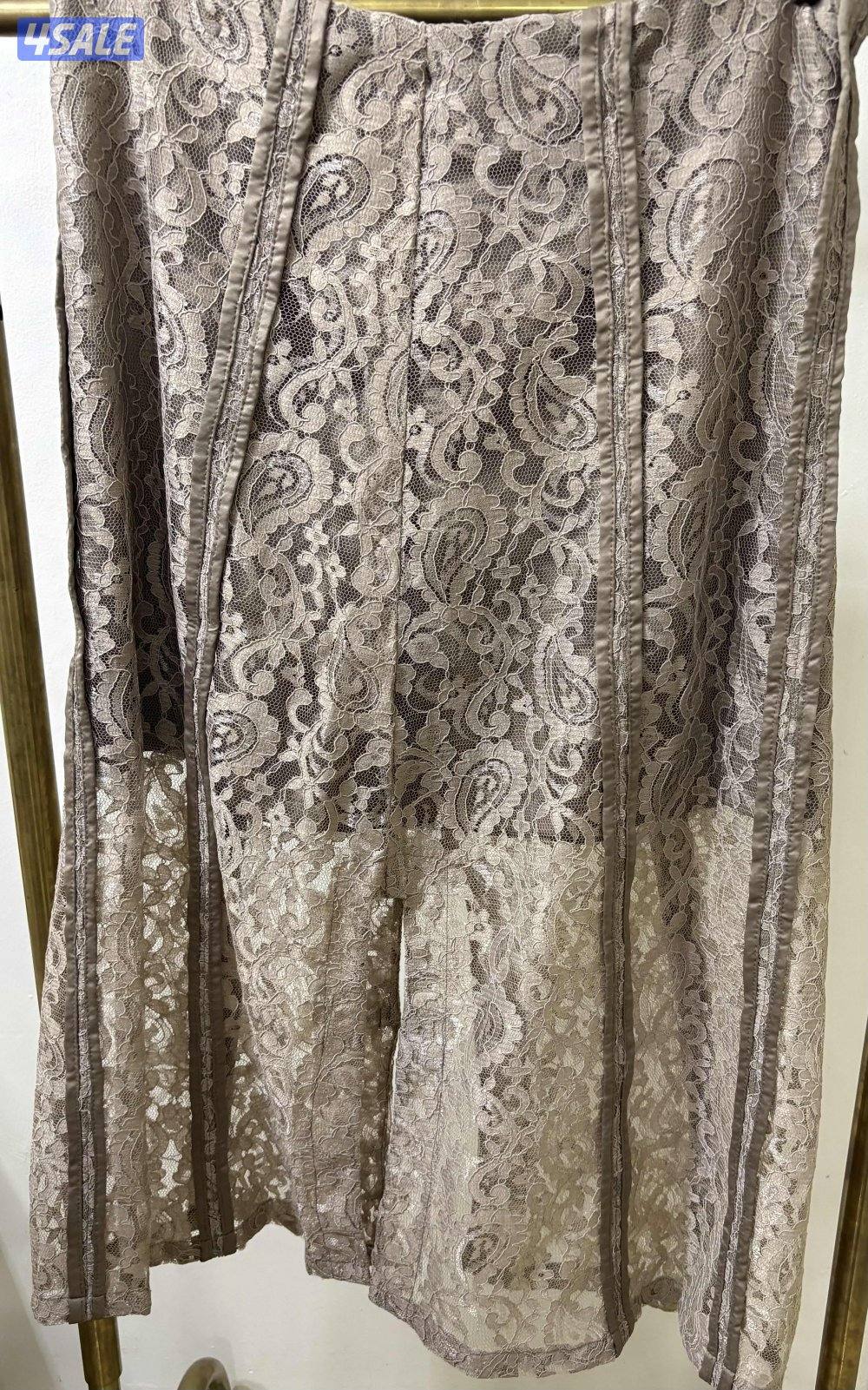 بدله تنوره بيج لبستين1