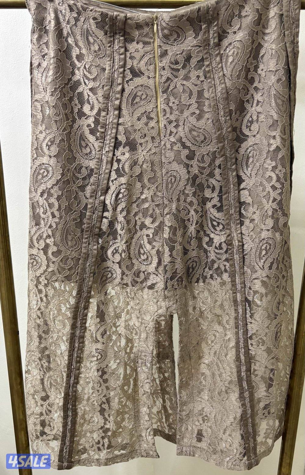 بدله تنوره بيج لبستين2