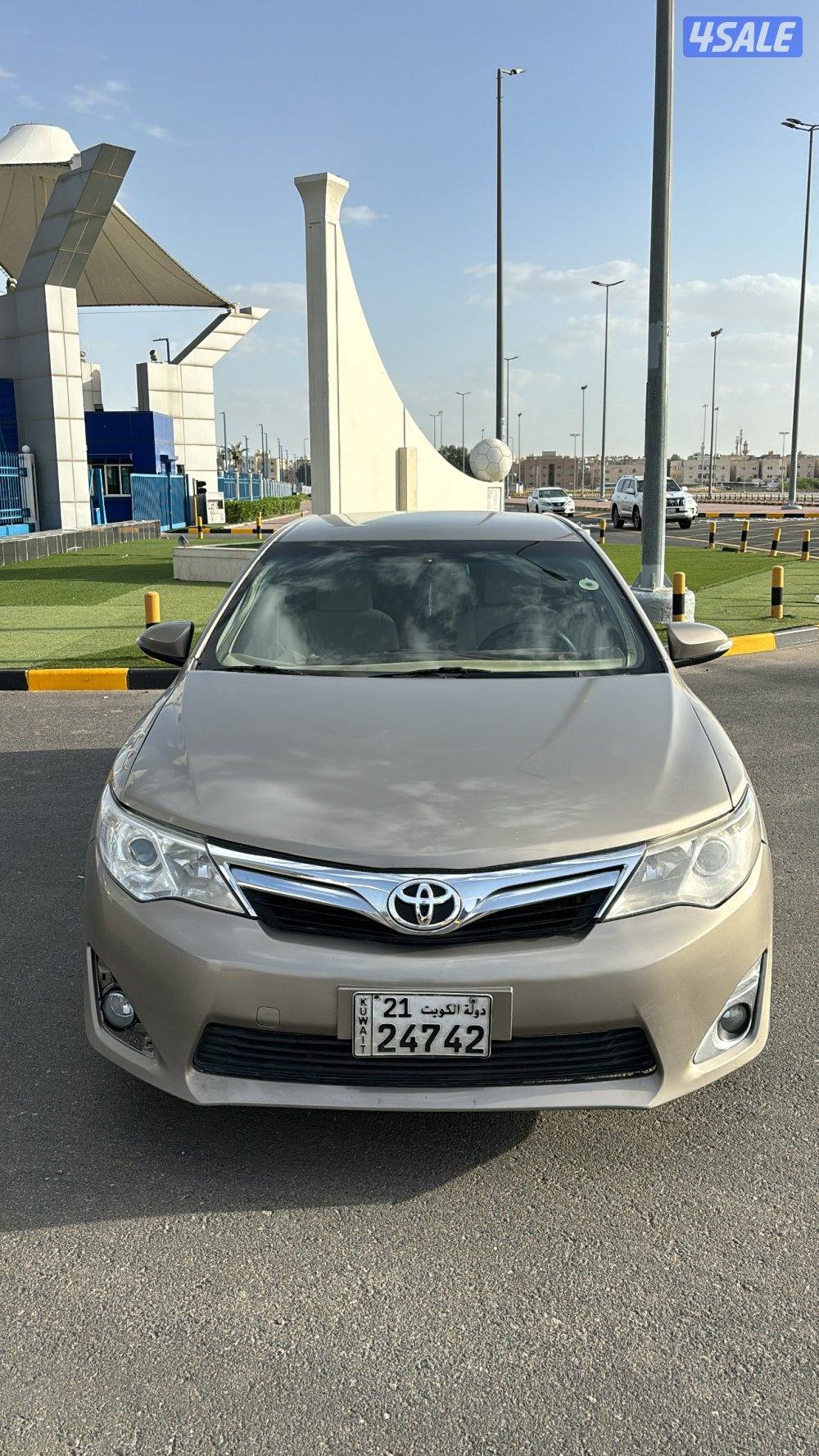 للبيع كامري 2014 GLX ماشي 235 الف0