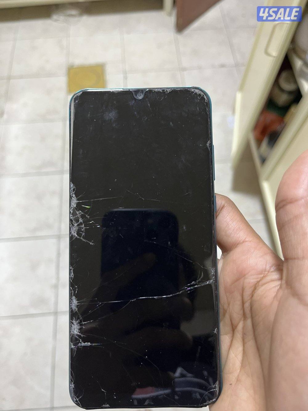 تلفون هواوي للبيع (يحتاج إلى تبديل شاشه و فرمات)0