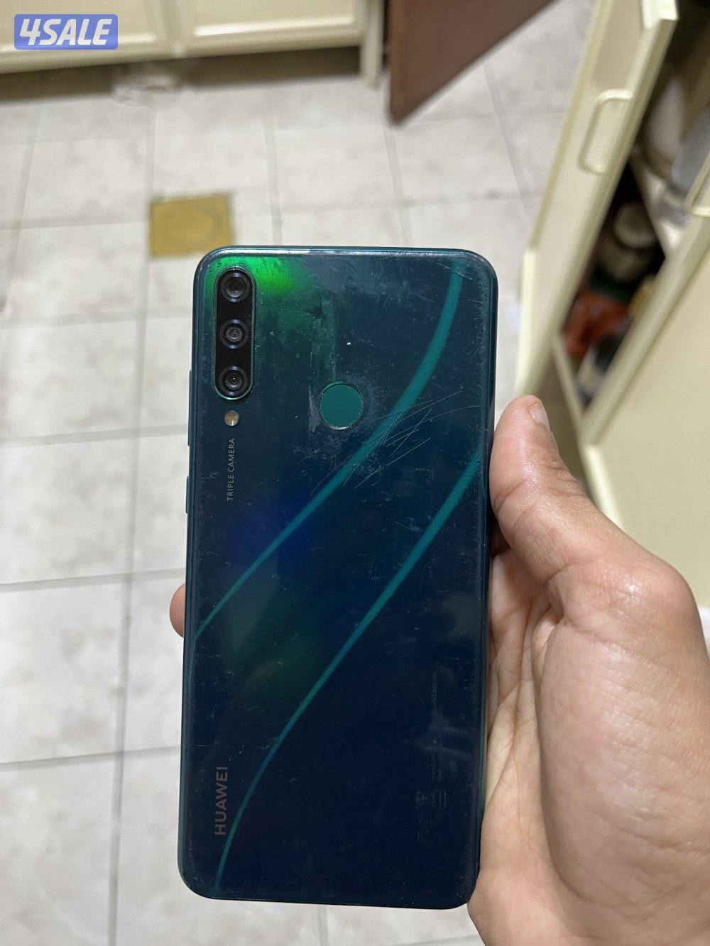 تلفون هواوي للبيع (يحتاج إلى تبديل شاشه و فرمات)1