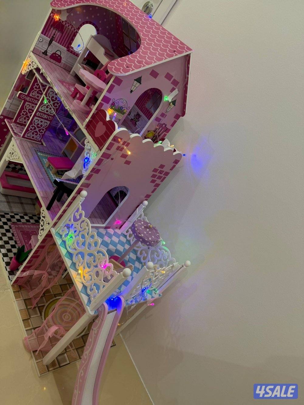 بيت باربي حجم كبير مع اصنصير واضاءة كالجديد1