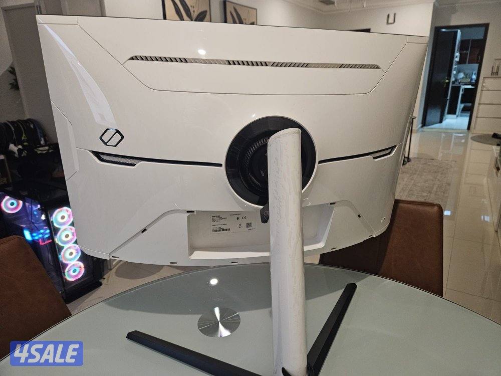 Samsung Odyssey Neo G8 (mini led)2