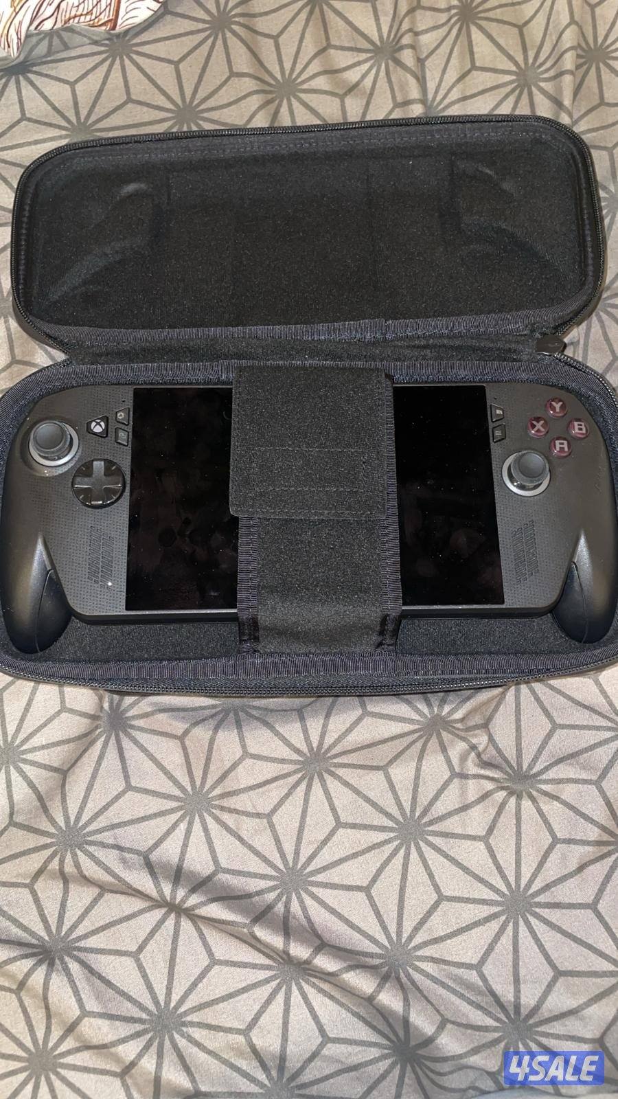 مع جنطه خاصه فيه استخدام أسبوعين ROG XBOX ALLY X1