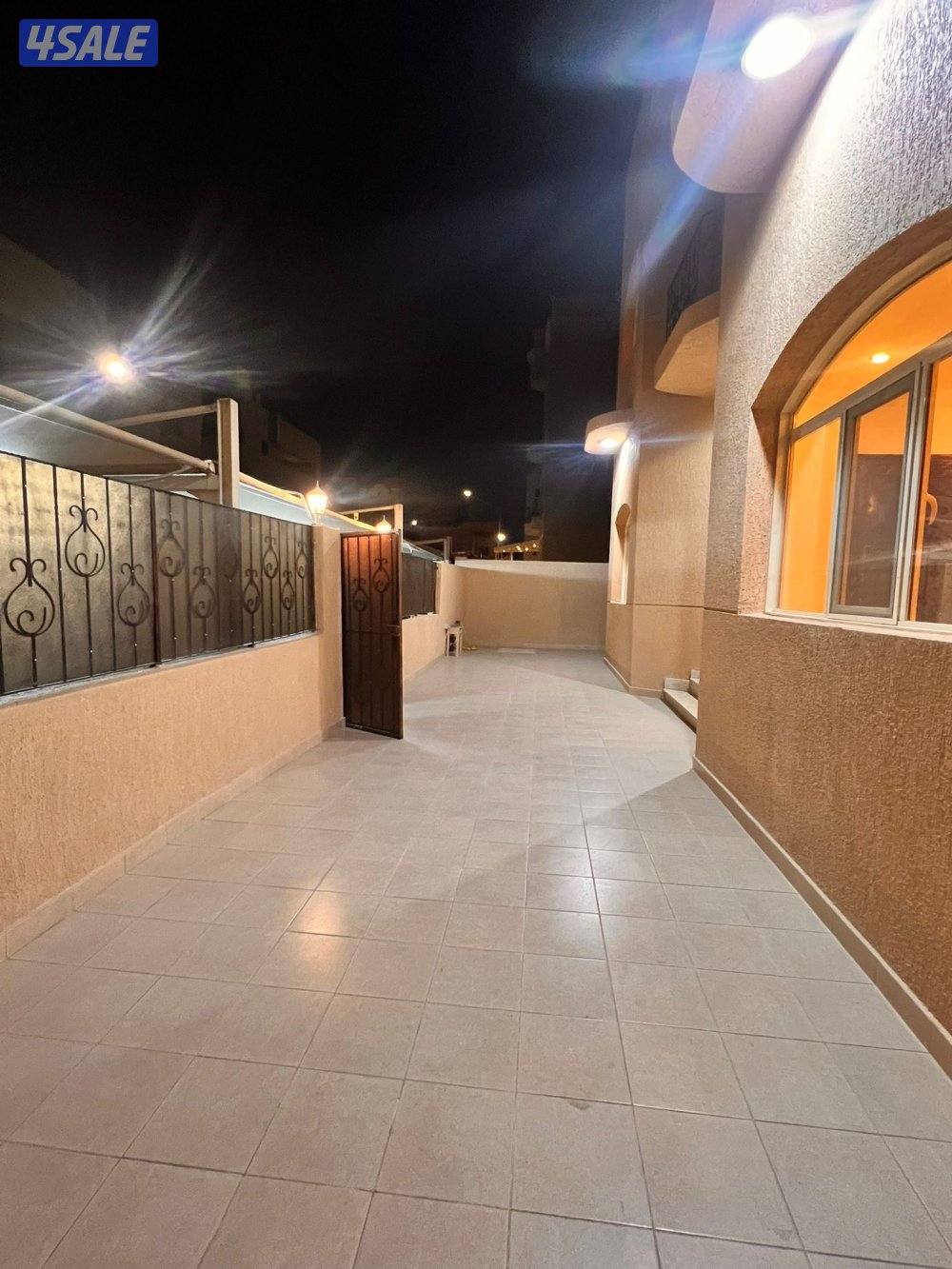 للإيجار فيلا في بيان خمس غرف وديوانية و٣ صالات2