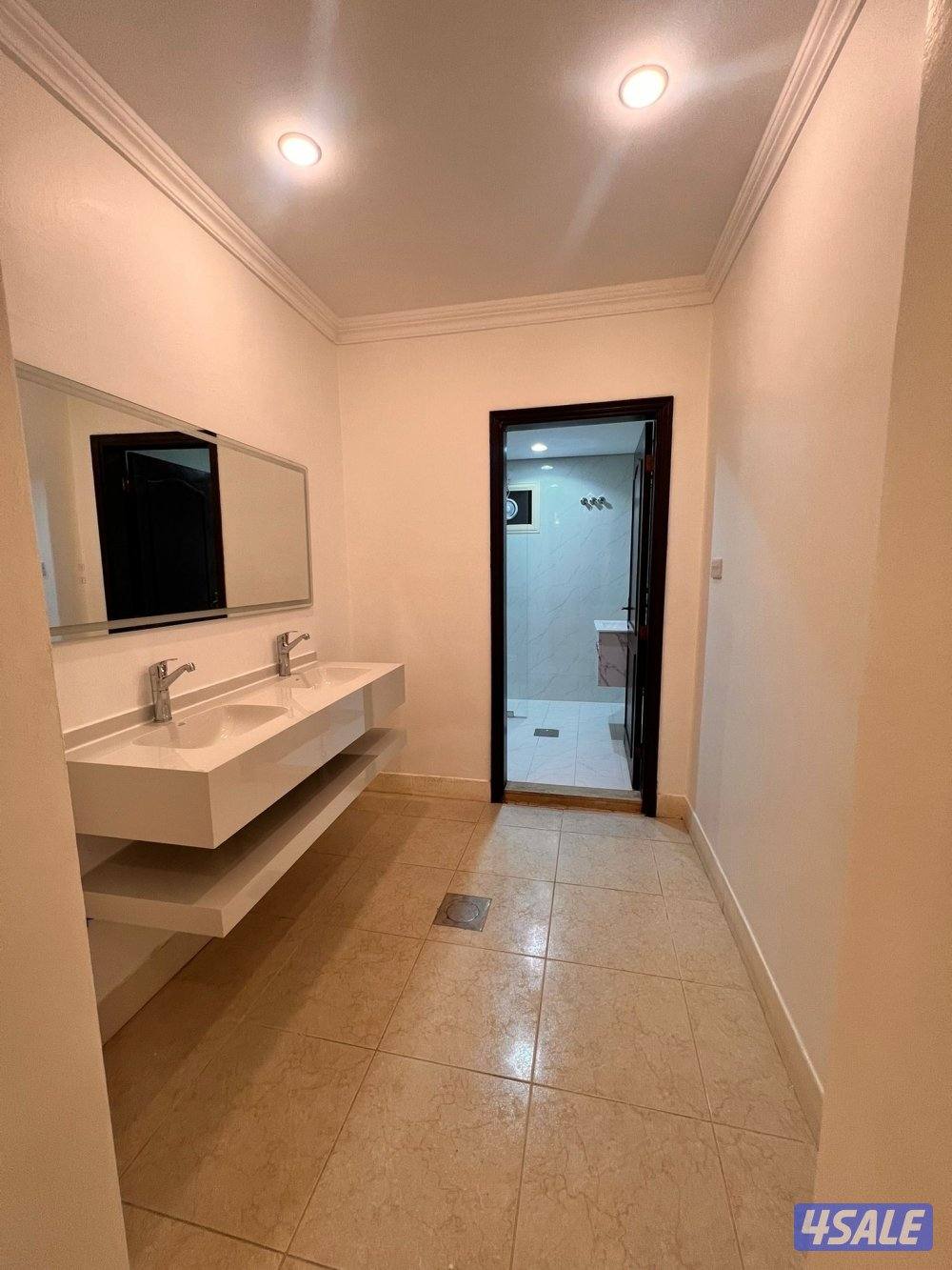 للإيجار فيلا في بيان خمس غرف وديوانية و٣ صالات3