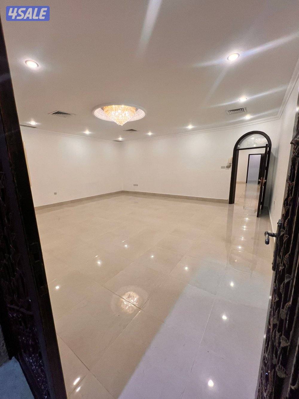 للإيجار فيلا في بيان خمس غرف وديوانية و٣ صالات7