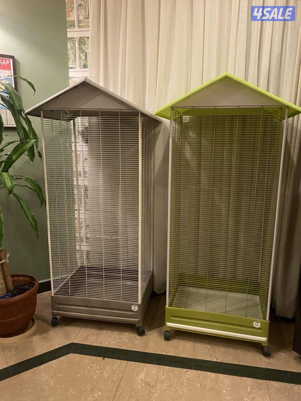 قفصين مع كامل اغراضهم من بت زون0