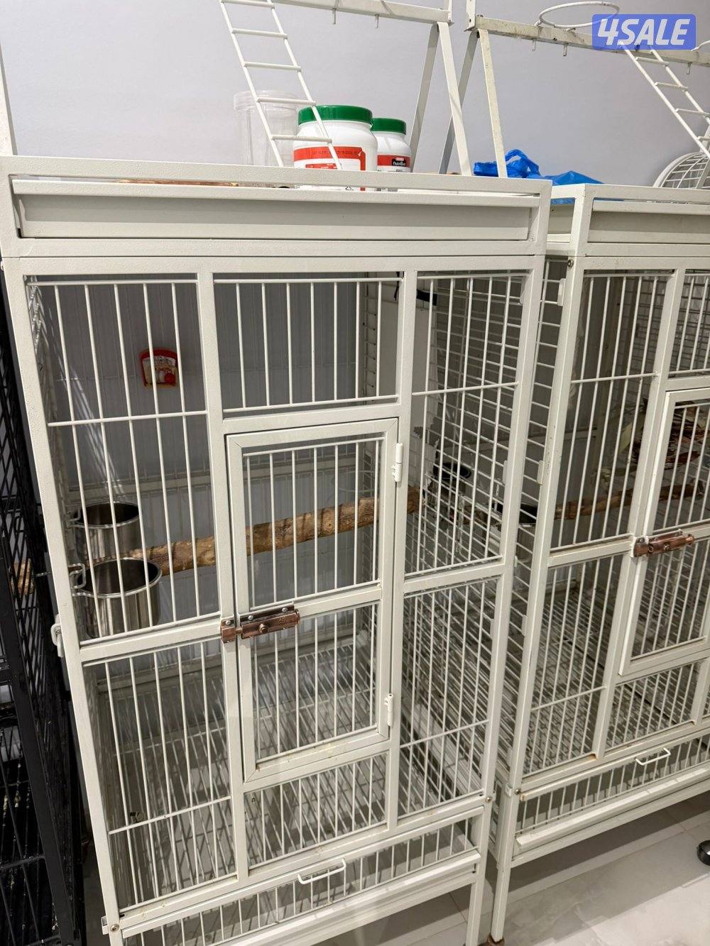 للبيع قفص حجم كبير نظيف موجود لون ابيض ولون اسود مستعمل0