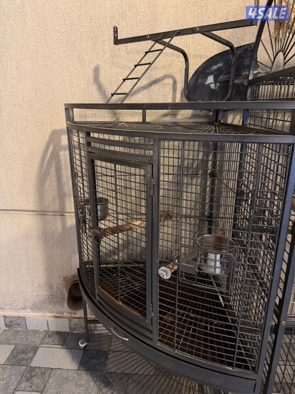 للبيع قفص حجم كبير نظيف موجود لون ابيض ولون اسود مستعمل1