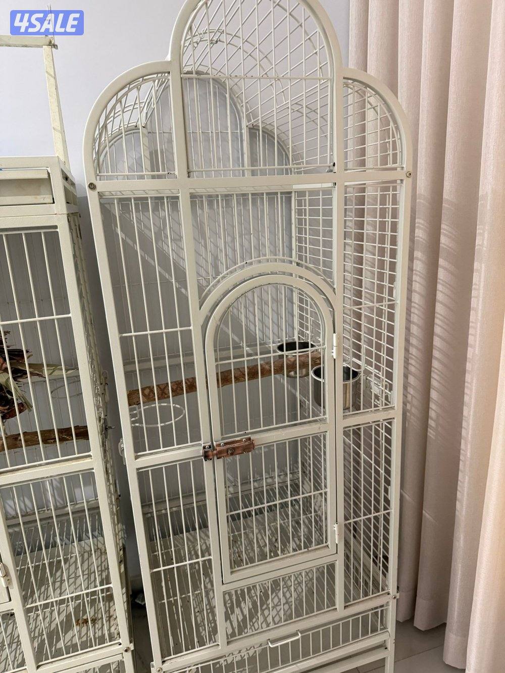 للبيع قفص حجم كبير نظيف موجود لون ابيض ولون اسود مستعمل2