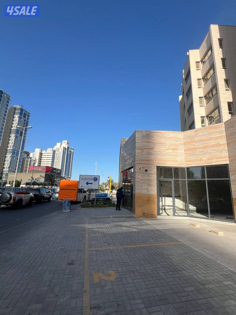 للإيجار محل جديد موقع ممتاز شارع البلاجات بجانب إشارة شوبيز0