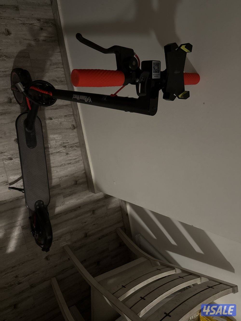 سكوتر الكتروني يدوس 70km/h مع ستاند اصلي للتلفون وبطارية جديدة مع شحن0