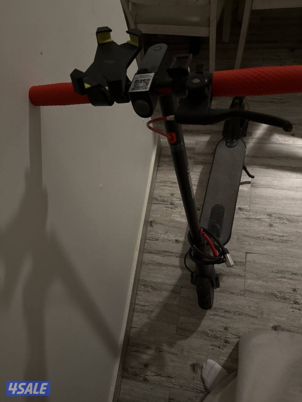 سكوتر الكتروني يدوس 70km/h مع ستاند اصلي للتلفون وبطارية جديدة مع شحن1