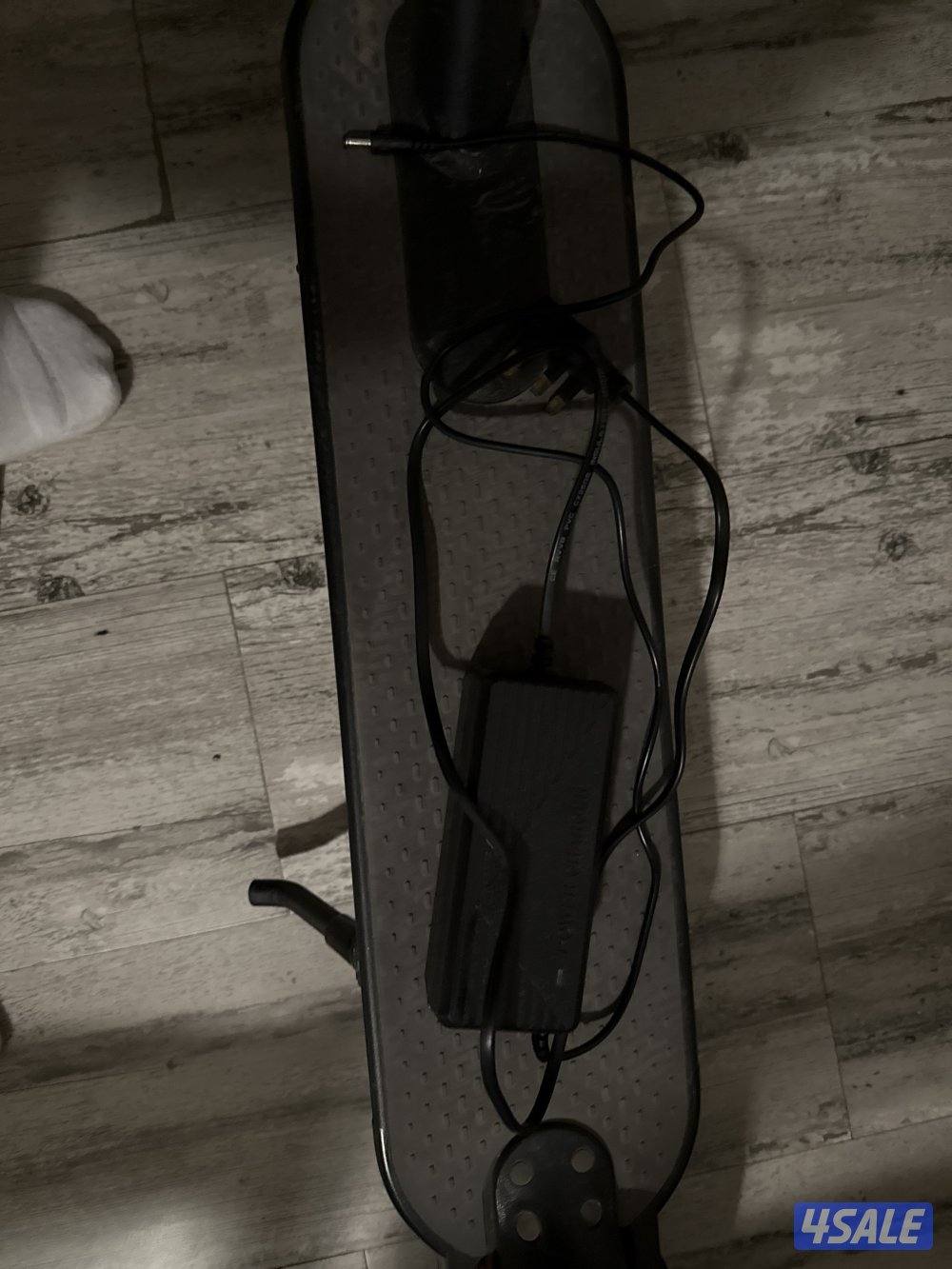 سكوتر الكتروني يدوس 70km/h مع ستاند اصلي للتلفون وبطارية جديدة مع شحن2