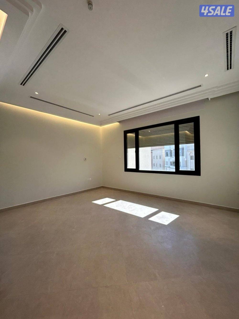 مطلوب من المالك مباشر ولدينا شقتين شمال غرب صليبيخات ٣غرف نوم وحمامين0