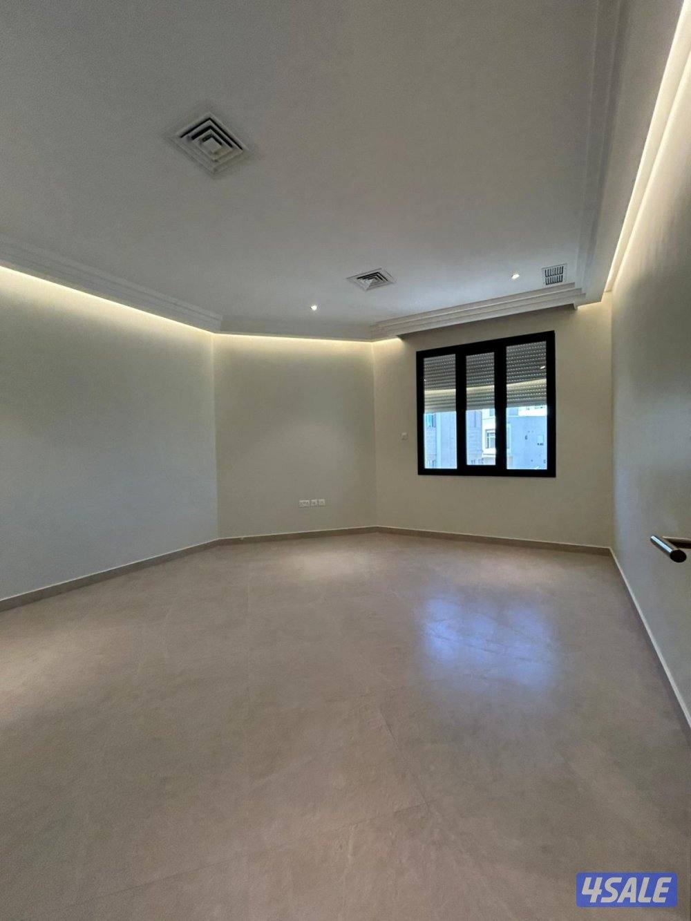 مطلوب من المالك مباشر ولدينا شقتين شمال غرب صليبيخات ٣غرف نوم وحمامين1