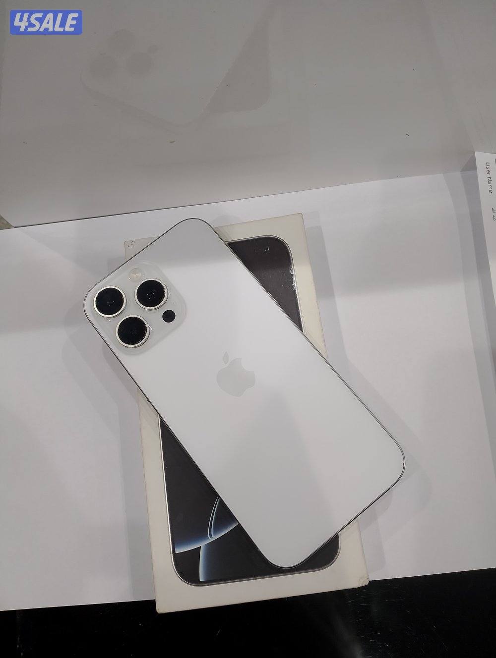 ايفون 16pro max جيجا 256 ابيض0