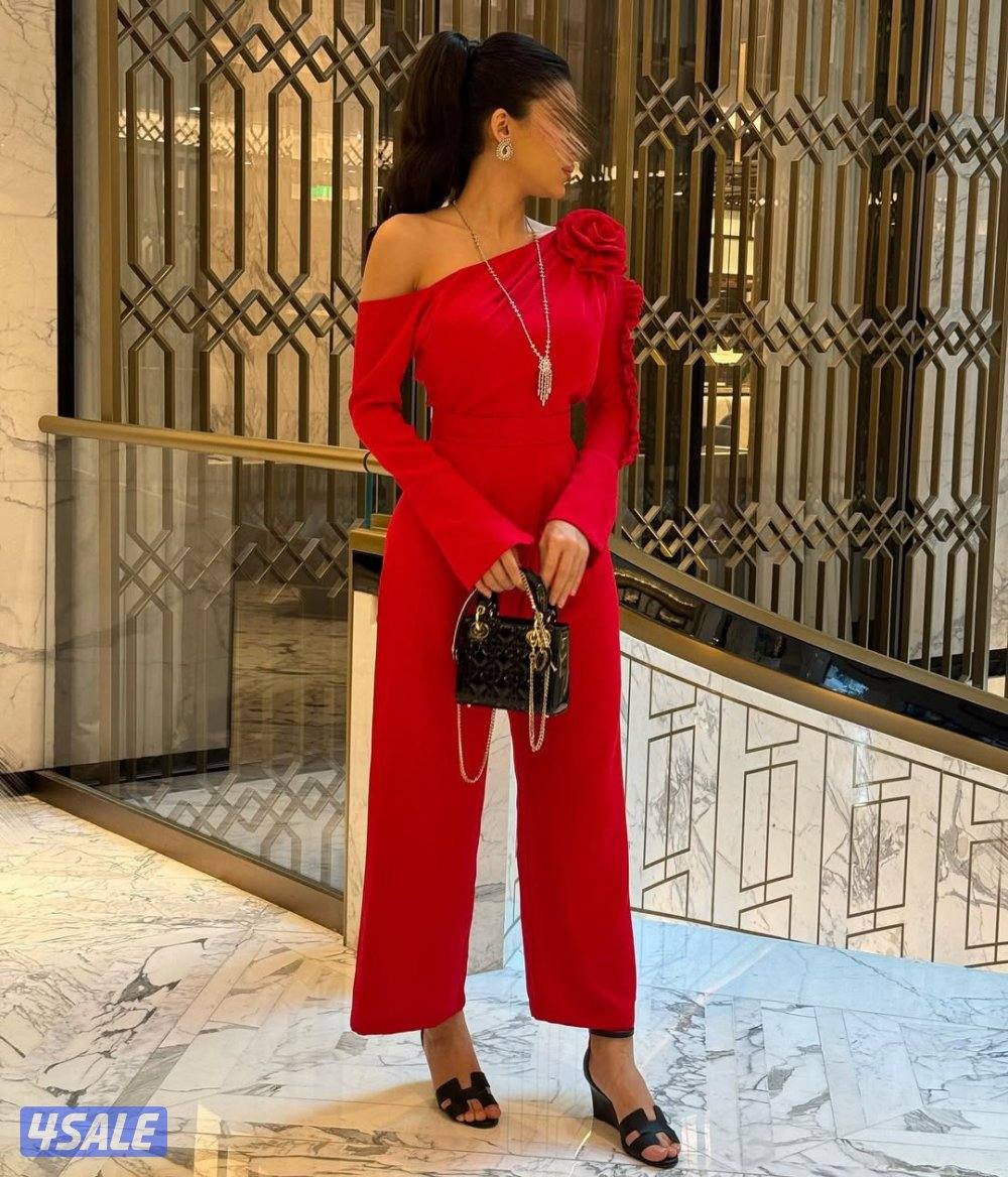 للبيع فساتين لبسة وحده من مصممات باقل من نص السعر0