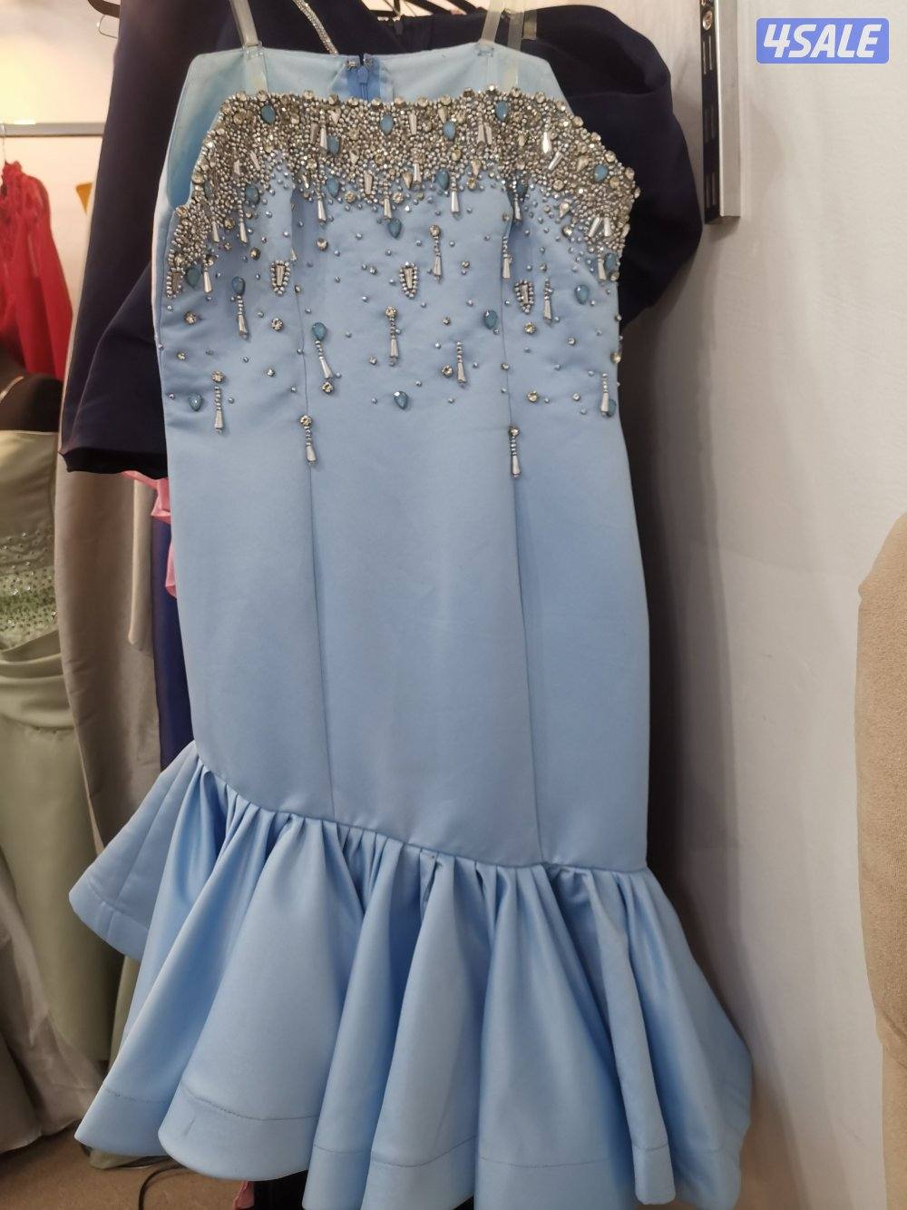 للبيع فساتين لبسة وحده من مصممات باقل من نص السعر5