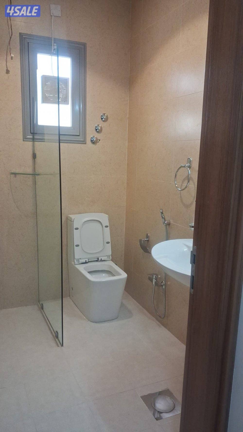 للايجار دور أول ساكن 4 غرف مع حمامتها و صالتين و حمام ضيوف1