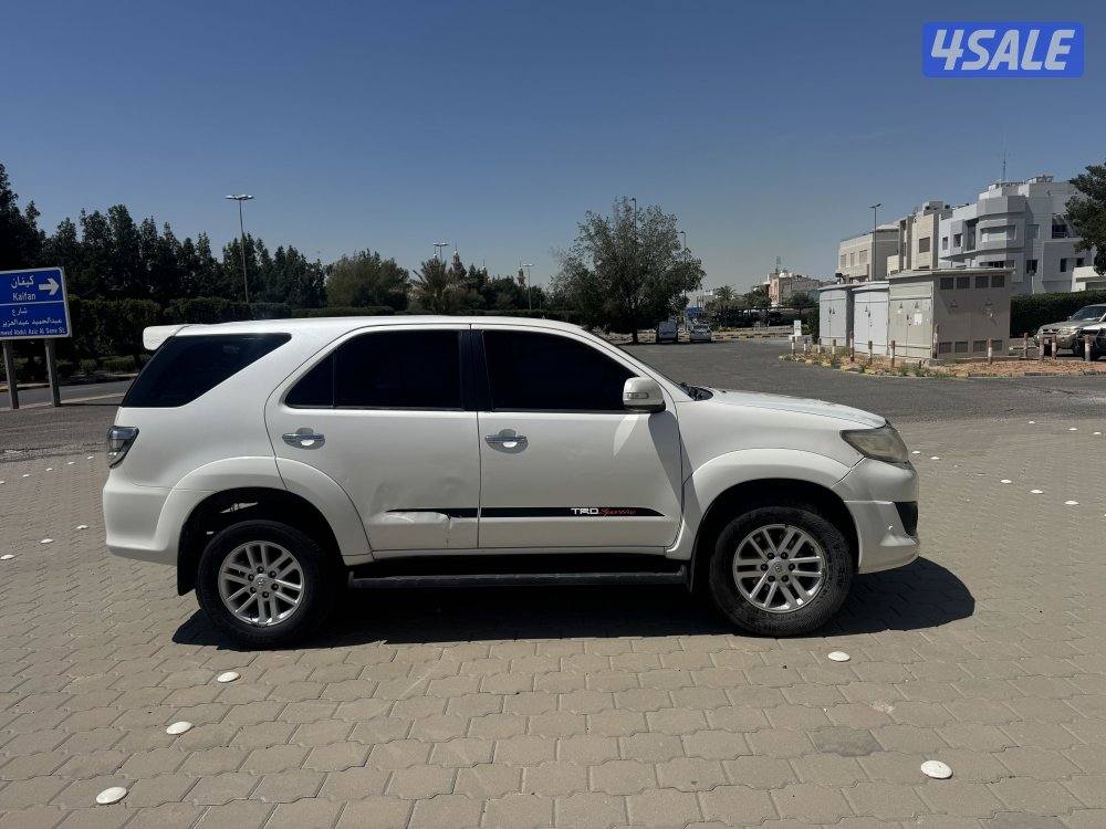 للبيع فورتنر موديل 2015 وراد الوكالة 4 سلندر صبغ الوكالة الدرجة الاولى1