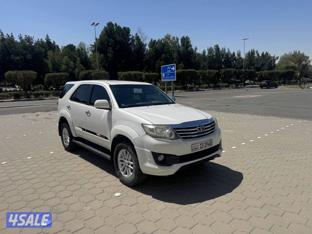 للبيع فورتنر موديل 2015 وراد الوكالة 4 سلندر صبغ الوكالة الدرجة الاولى2