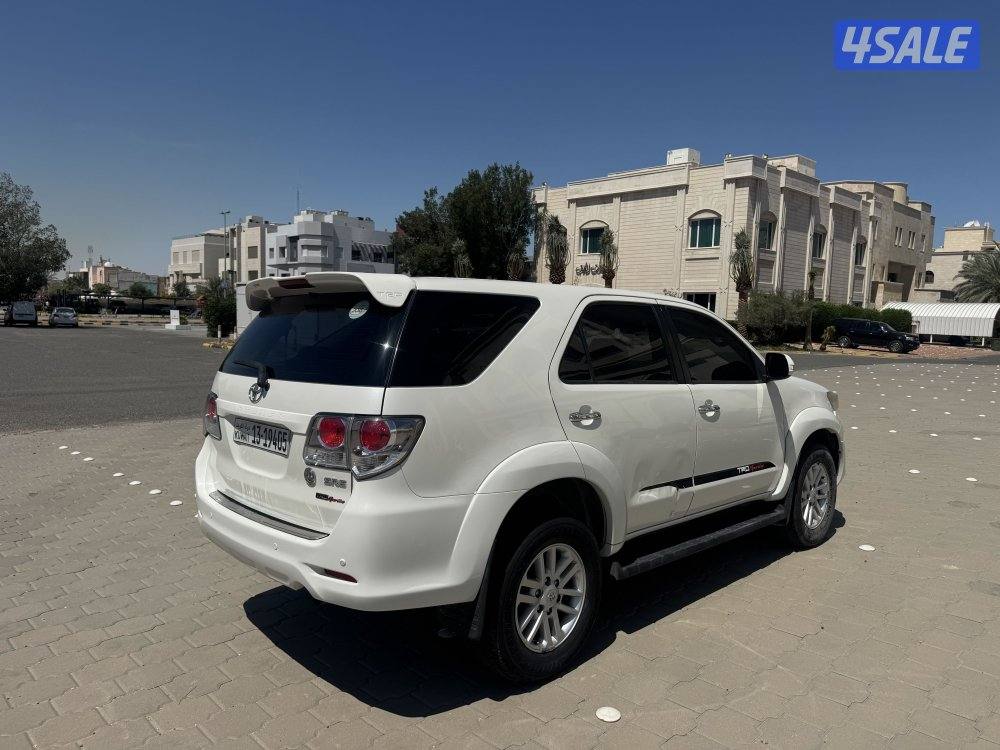 للبيع فورتنر موديل 2015 وراد الوكالة 4 سلندر صبغ الوكالة الدرجة الاولى4