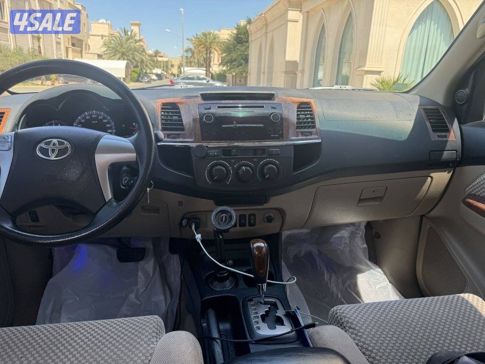 للبيع فورتنر موديل 2015 وراد الوكالة 4 سلندر صبغ الوكالة الدرجة الاولى5