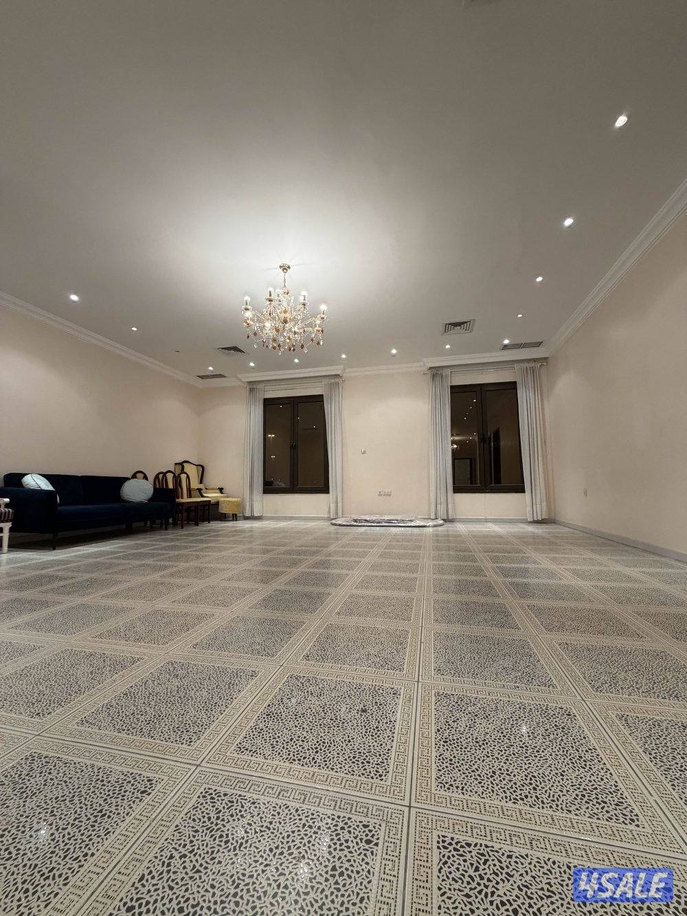 للايجار دور كامل في فهد الأحمد مساحة ٢٥٠ متر0