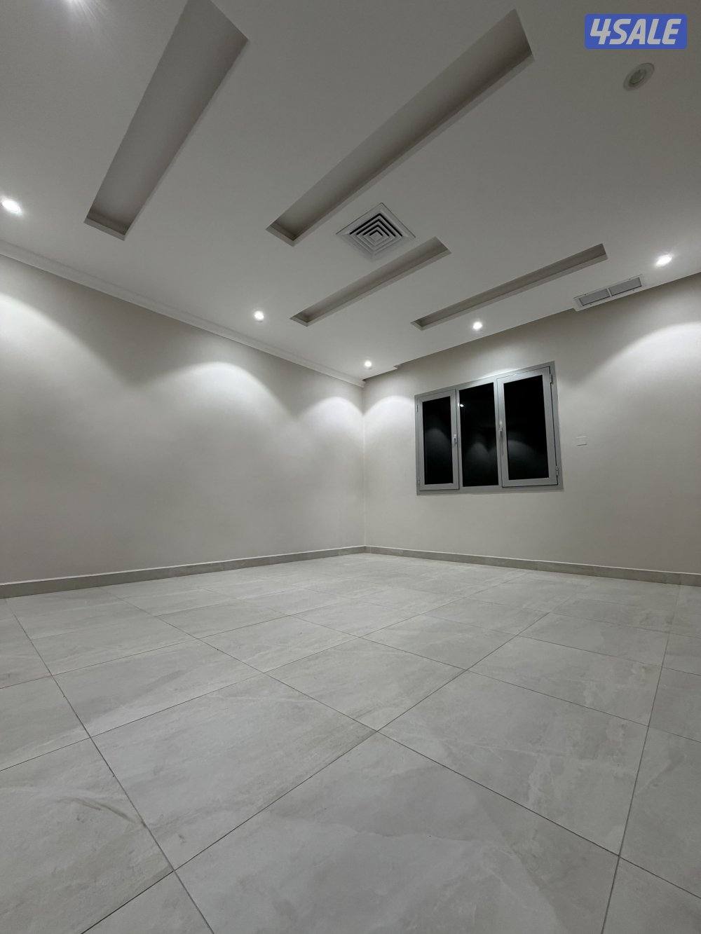 للايجار شقه في الخالديه مساحة ١٥٠ متر2