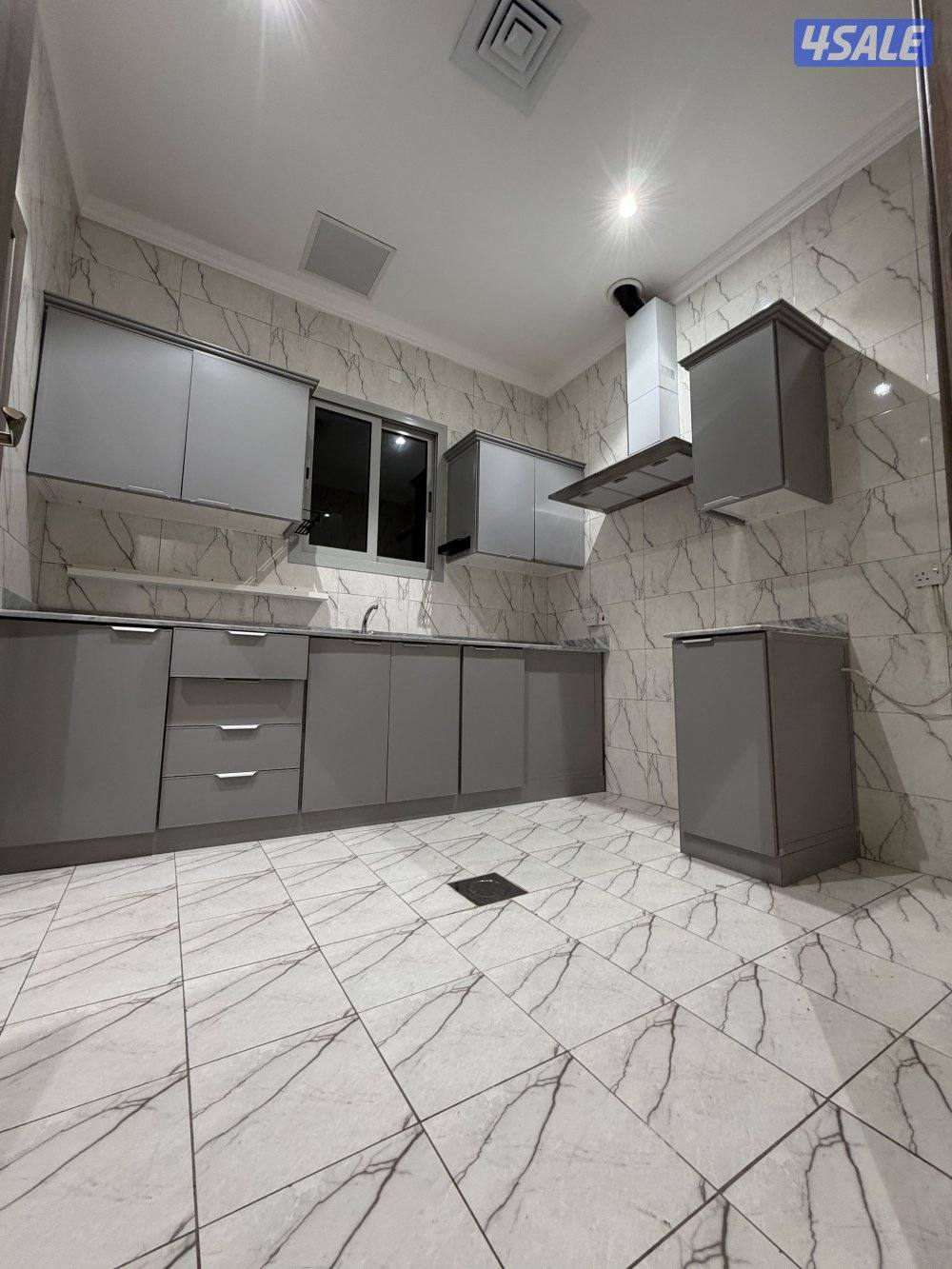 للايجار شقه في الخالديه مساحة ١٥٠ متر3