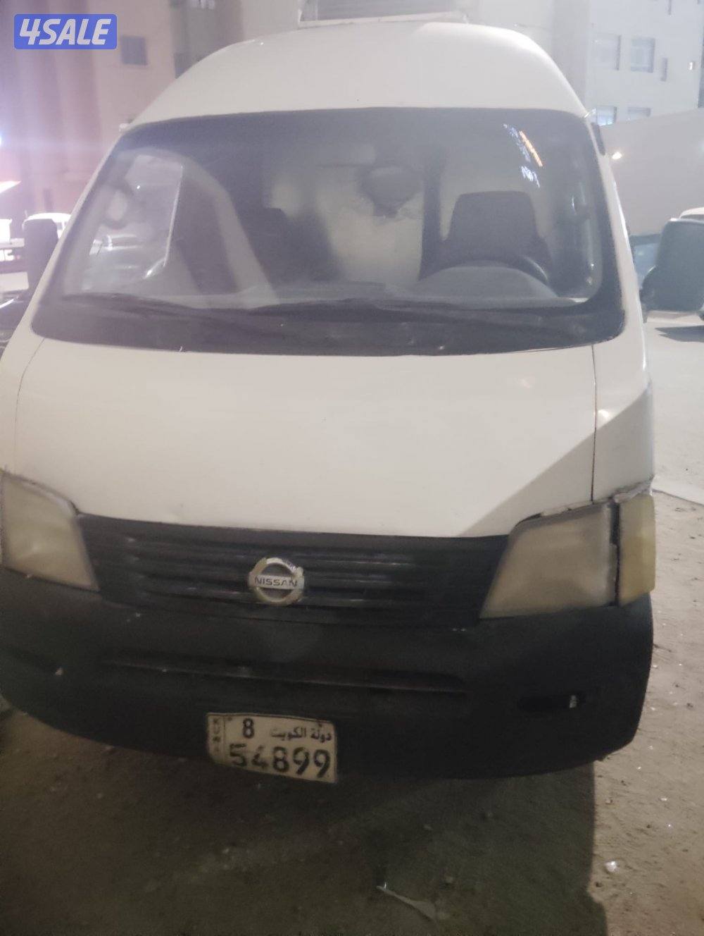 للبيع باص اورفان مقفل ثلاجه ٢٠٠٦سقف عالي0