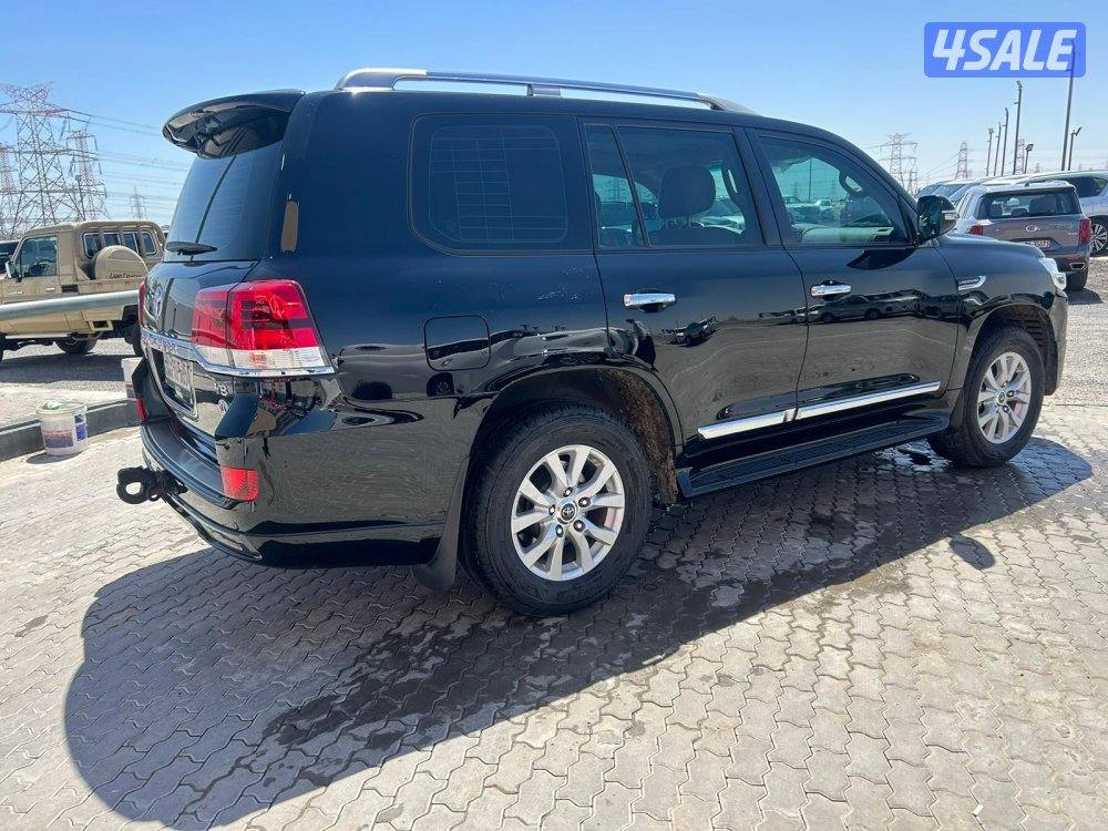 تويوتا لاند كروزر GX.R-V8 موديل 2018 ماشى 120.000 k.m وارد الساير.3